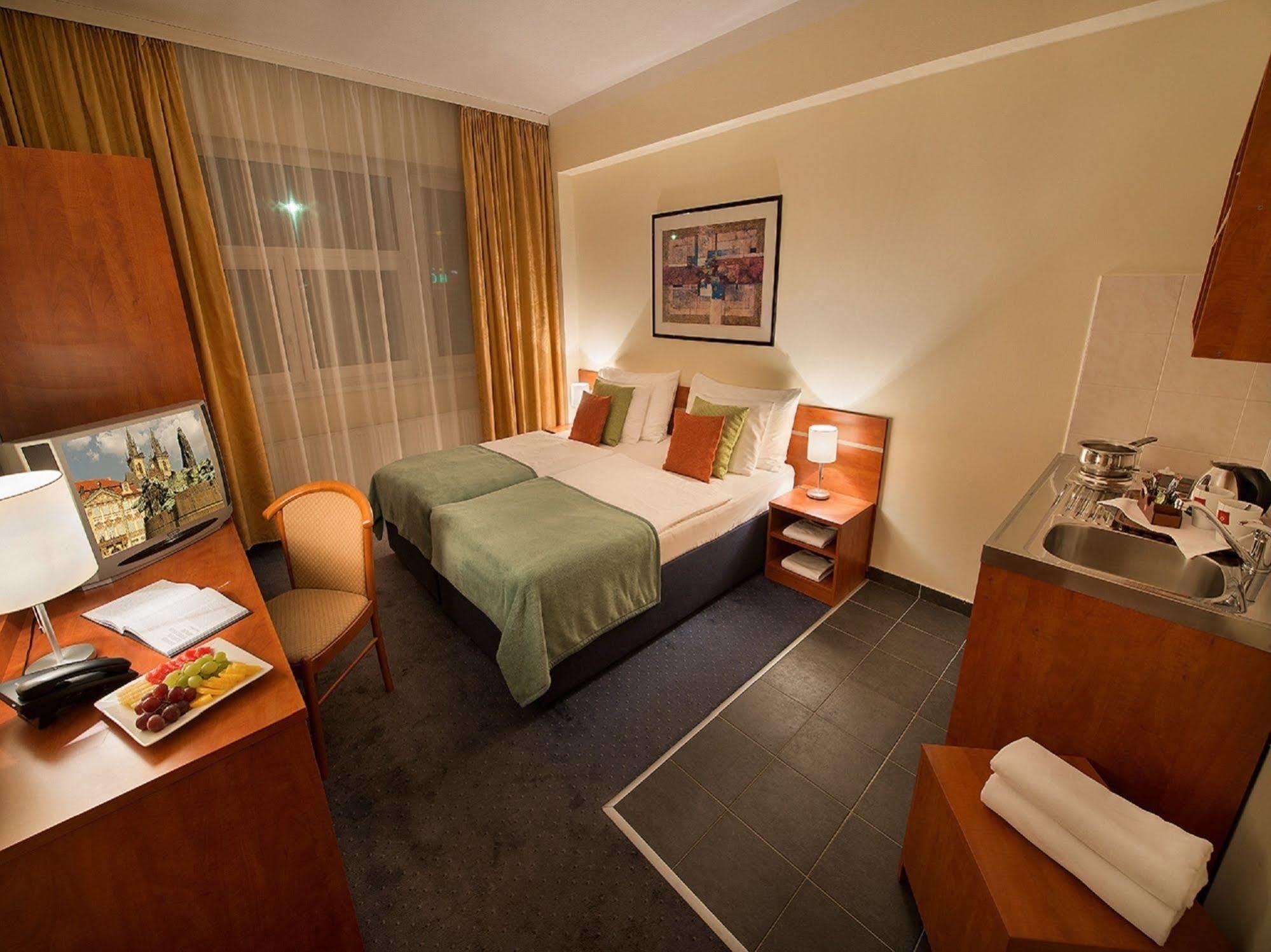 Rezidence Emmy Hotell Prag Exteriör bild
